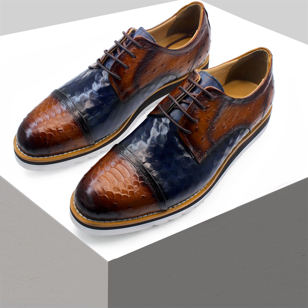 Men Formal Wear With Sneakers - أحذية رياضية رجالية فاخرة من الجلد