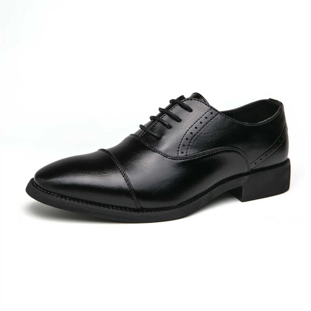 Men Formal Wear With Sneakers - حذاء الجري رقم 44 شبه رسمي